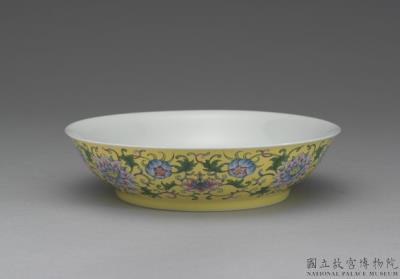 图片[2]-Dish with lotus in yellow ground of falangcai painted enamels, Qing dynasty, Yongzheng reign (1723-1735)-China Archive